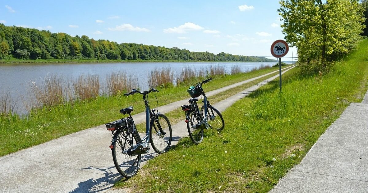 Fahrräder am Nord-Ostsee-Kanal